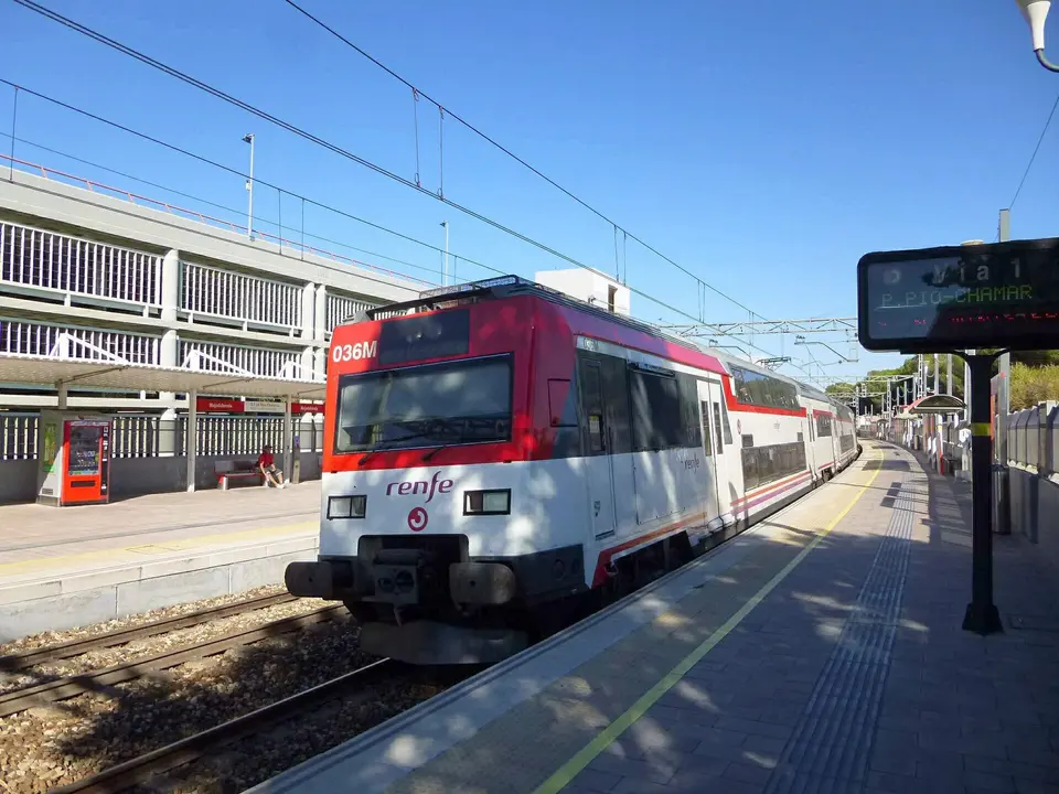 Tren de Cercanías en la estación de Majadahonda